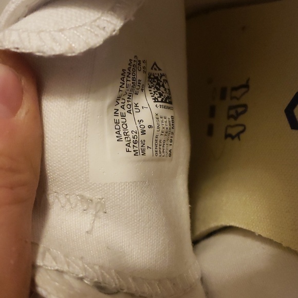 Converse Chuck Taylor All Star Classic Low Top White Sneaker Mens 7  Womens 9 - Picture 3 of 4